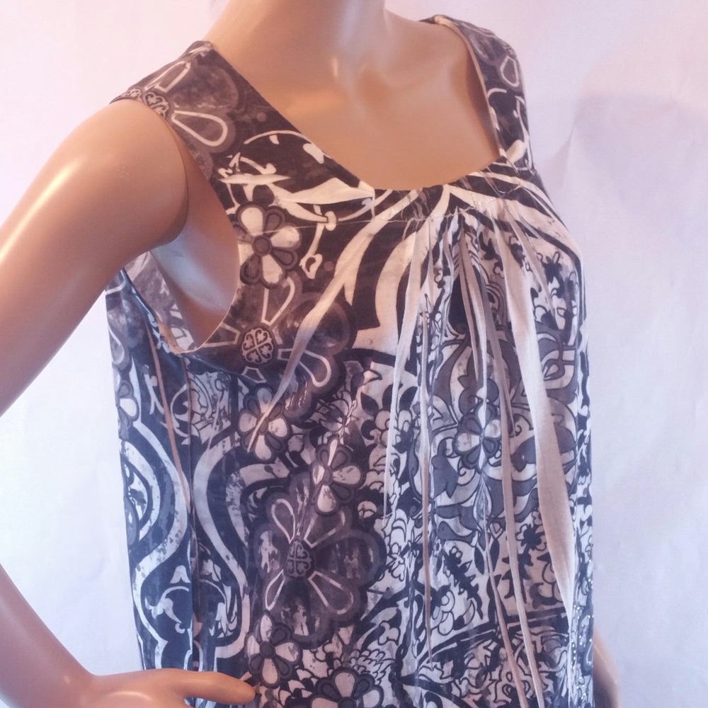 Apt 9 black & white cotton casual rhinestone tank